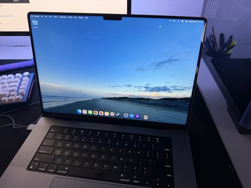 Apple macbook pro with - apple,